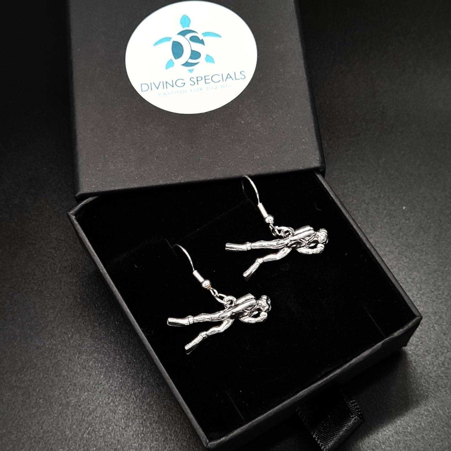 be-the-first-to-own-the-newest-pendientes-buceador-sale_0.jpg