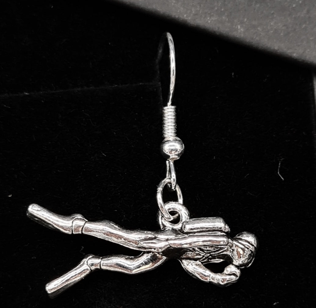 be-the-first-to-own-the-newest-pendientes-buceador-sale_3.jpg