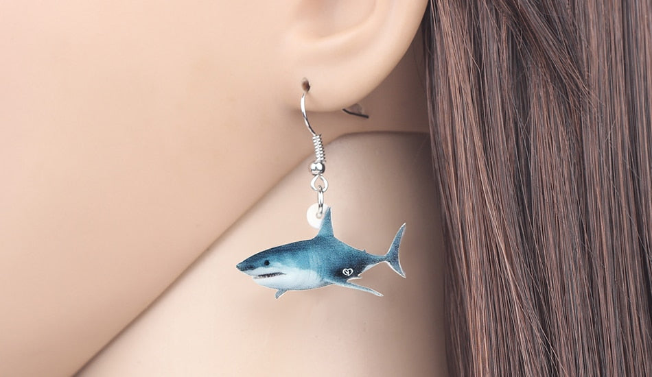 get-the-latest-in-sports-pendientes-tiburon-blanco-supply_1.jpg