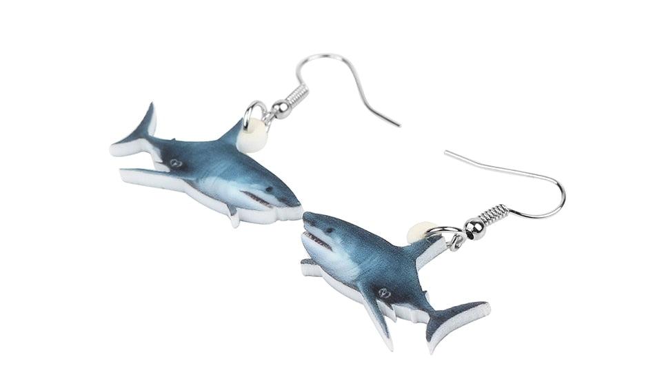 get-the-latest-in-sports-pendientes-tiburon-blanco-supply_2.jpg